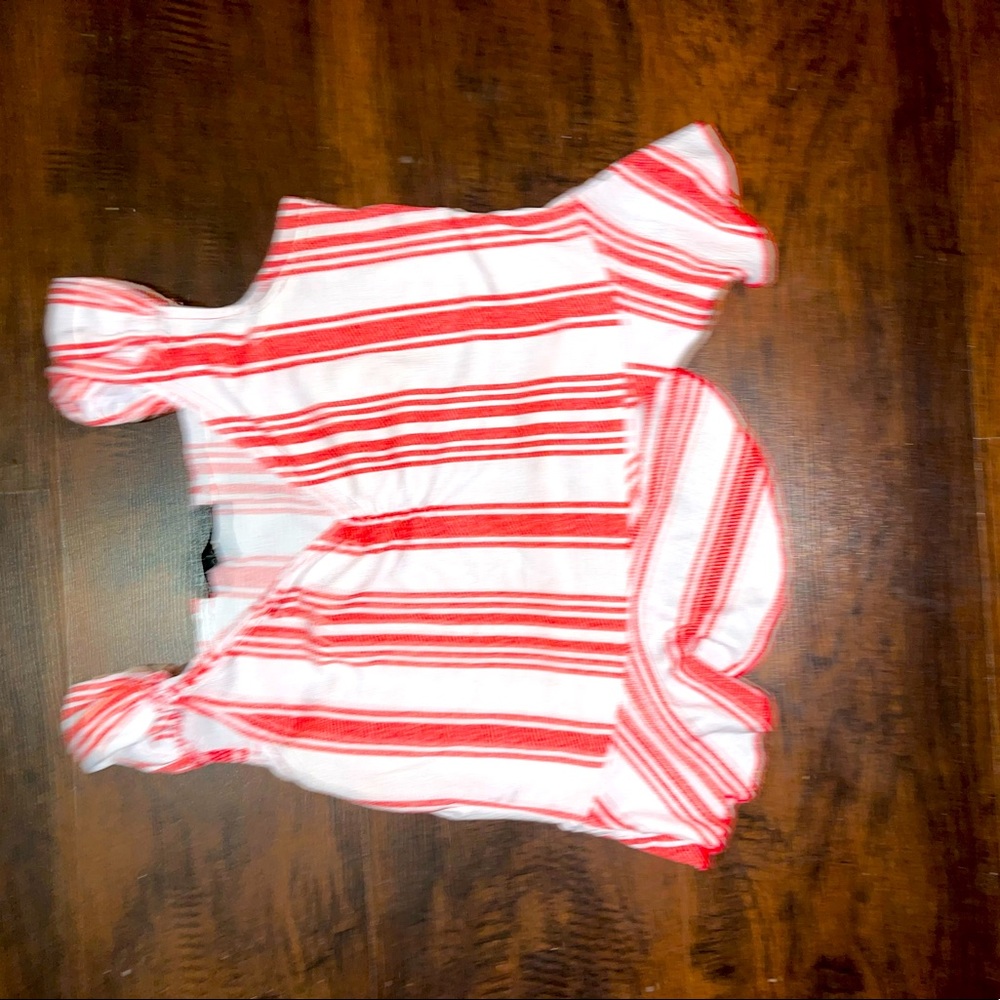 This a cute top. Brand is Derek heart. Good conditions!